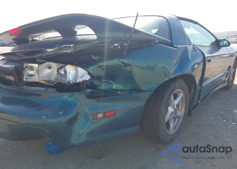 1998 Pontiac Firebird Trans Am z USA, uszkodzony, nr VIN 2G2FV22G2W2230717